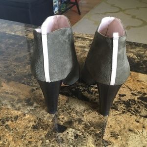 SJP Serge Green Booties